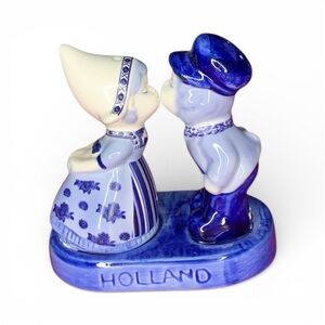 Vintage Delft Kissing Salt & Pepper Shaker - Dutch Souvenir
